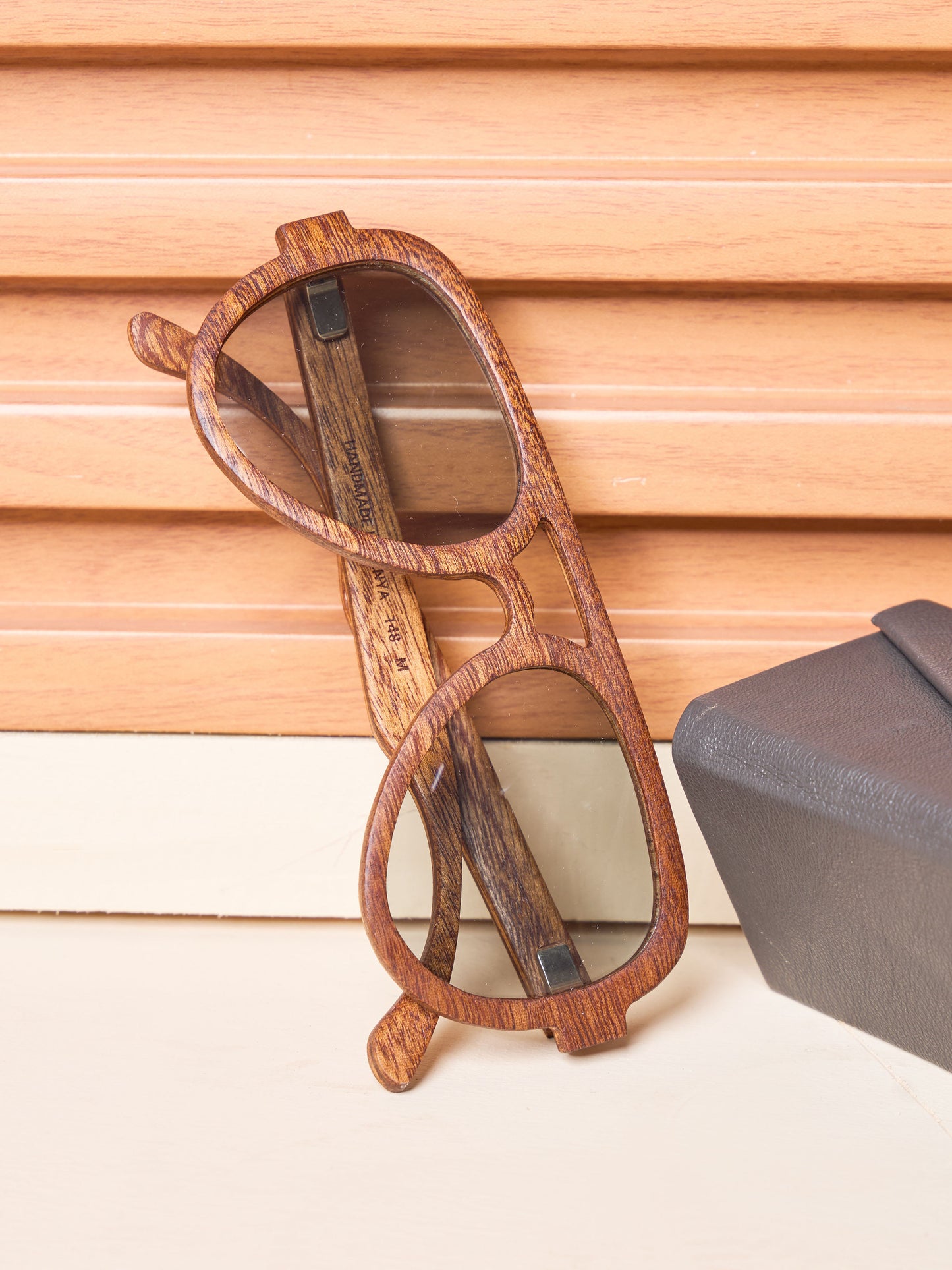 Waridi Tai sunglasses -Mahogany wood