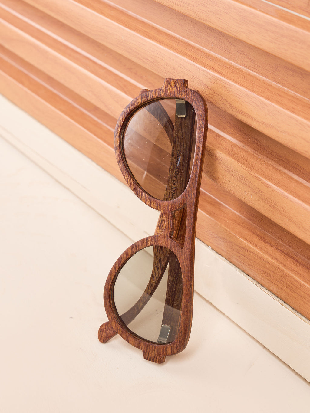 Waridi Tai sunglasses -Mahogany wood