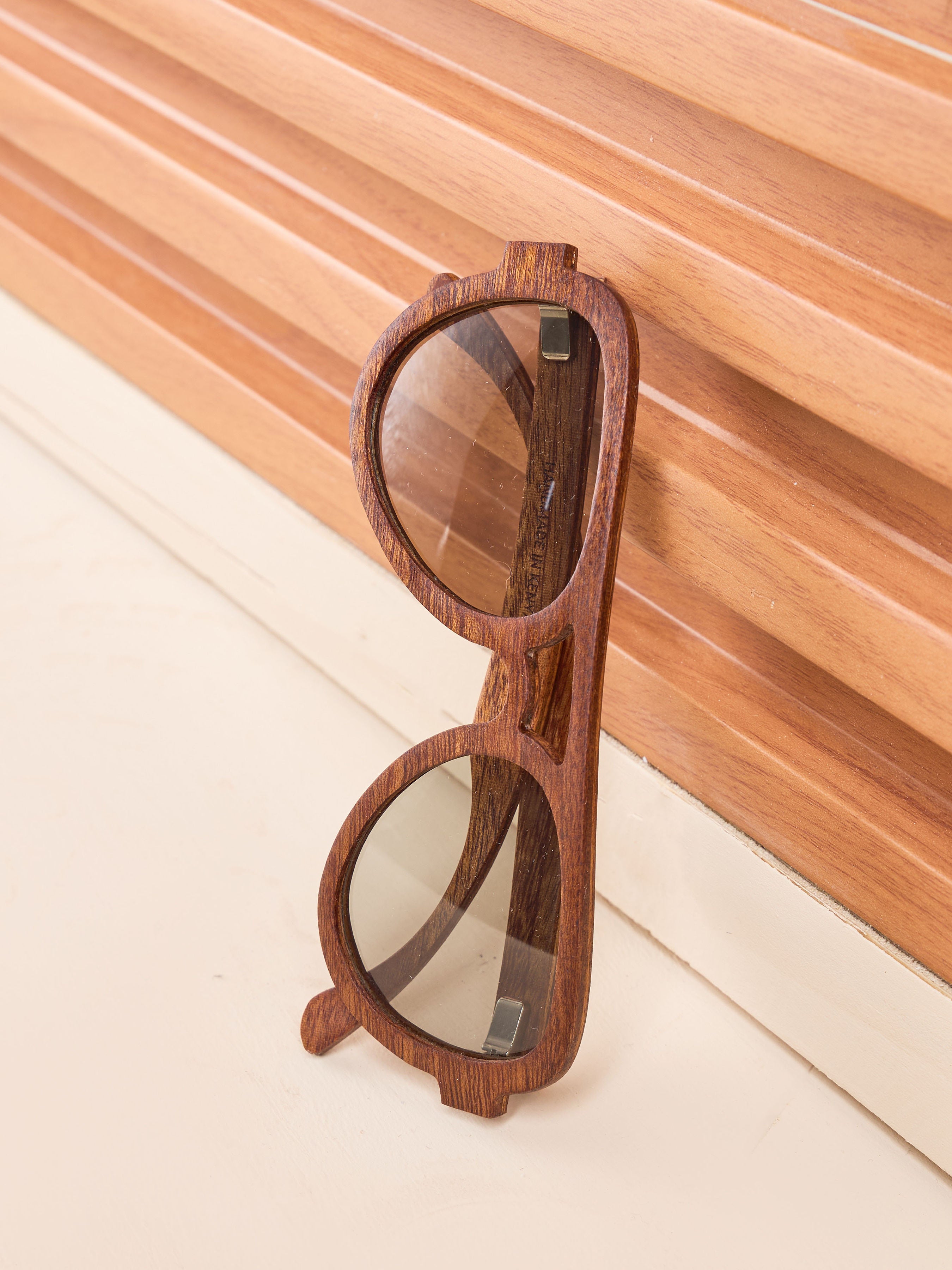 Waridi Tai sunglasses -Mahogany wood