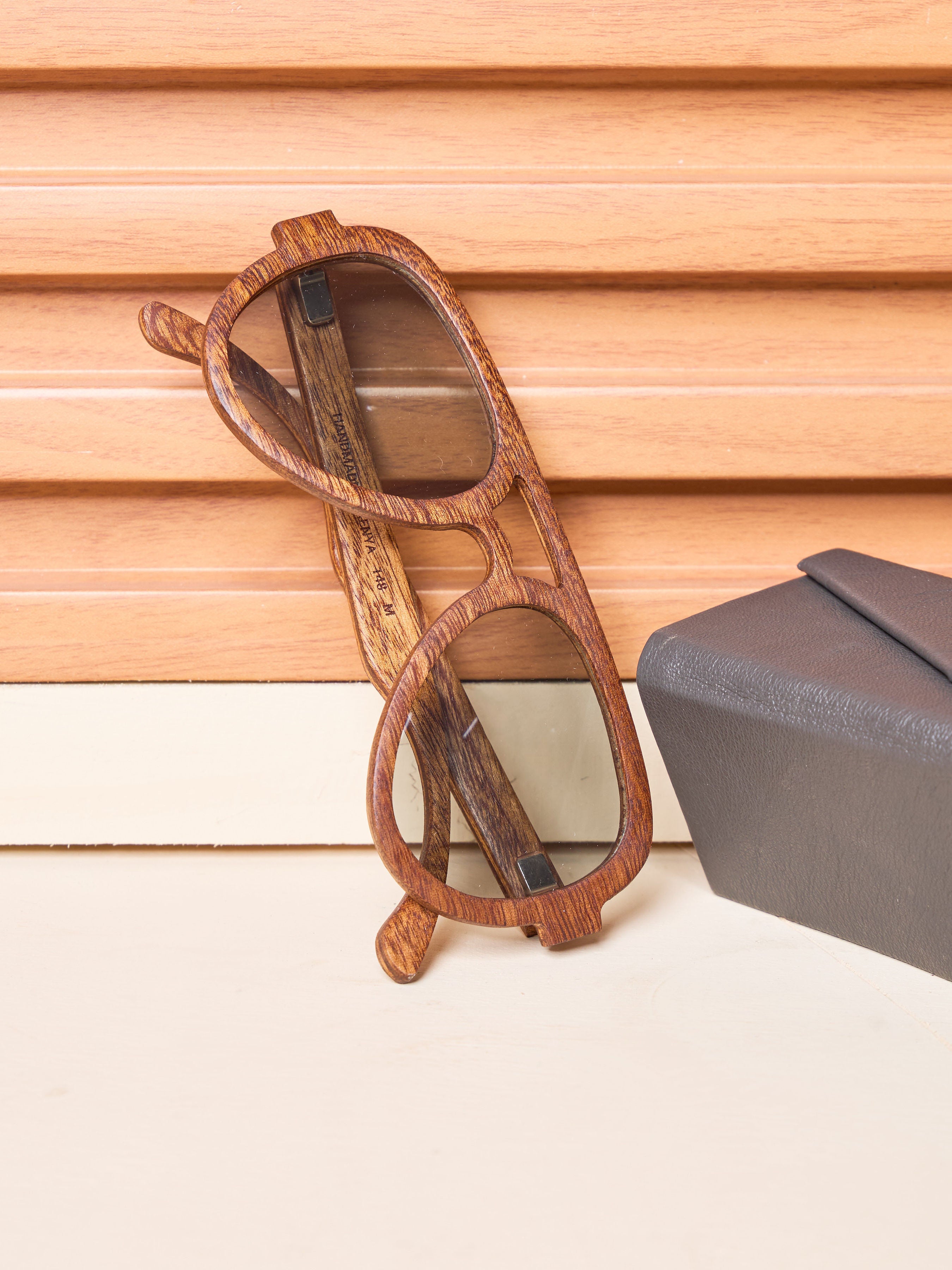 Waridi Tai sunglasses -Mahogany wood