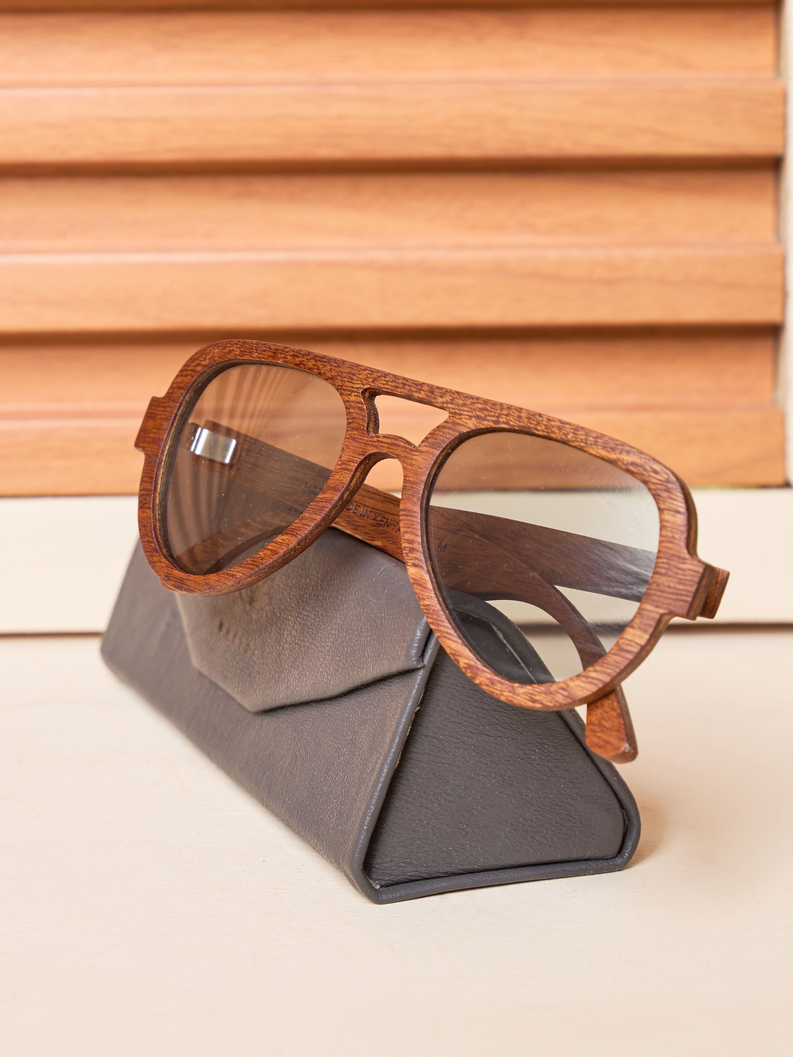 Waridi Tai sunglasses -Mahogany wood