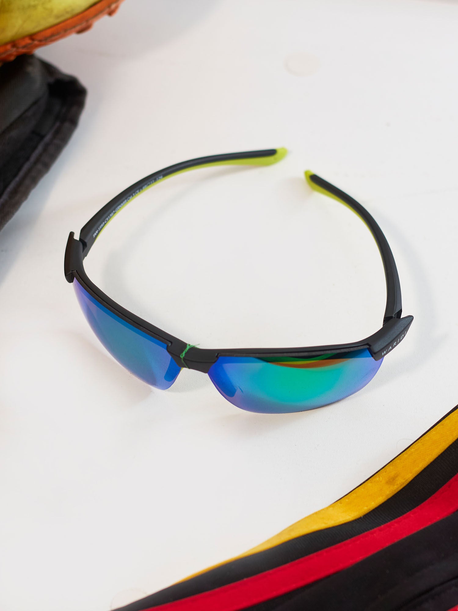 Waridi Sleek green sunglasses