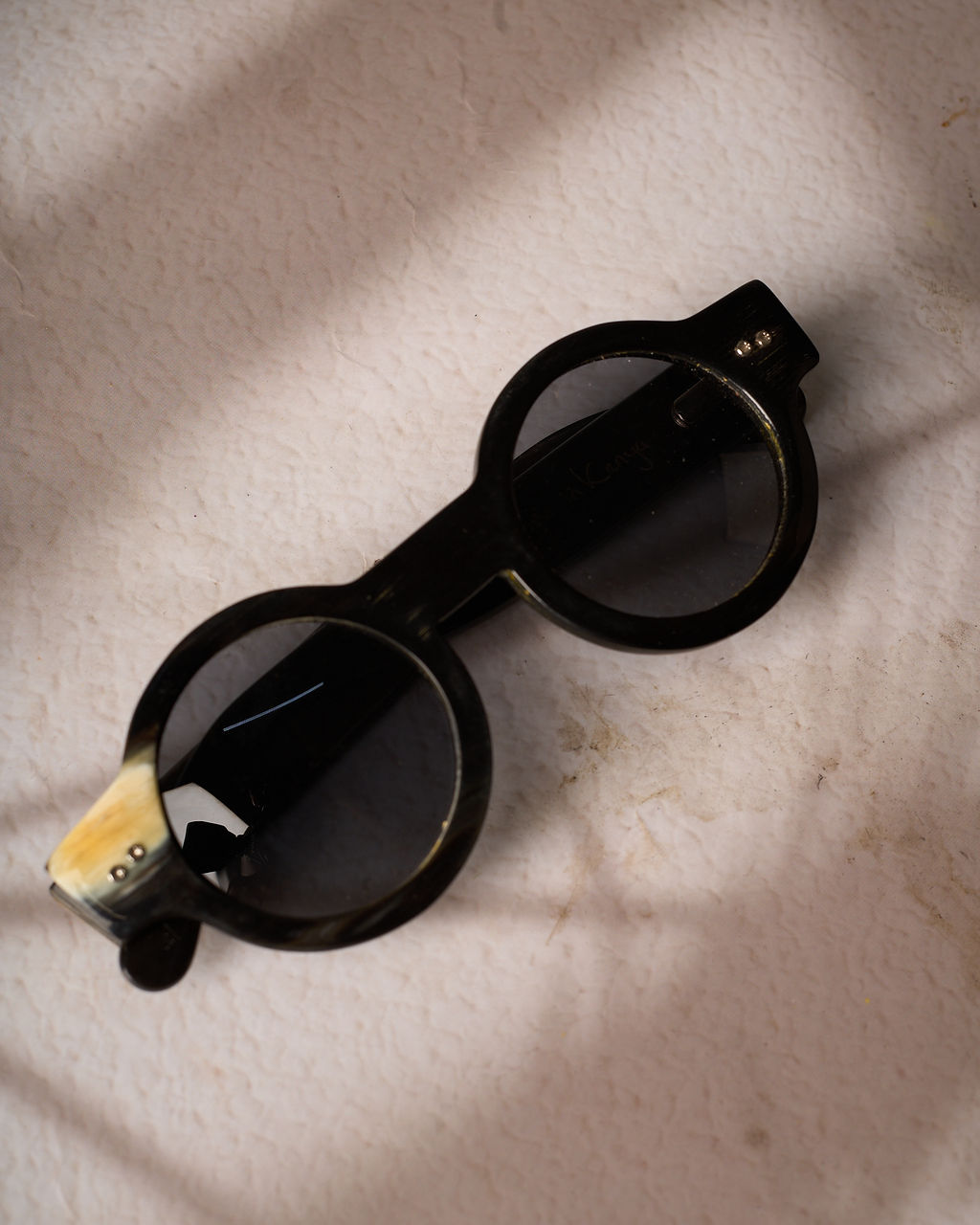 Waridi Kikomba cowhorn Sunglasses - Dark color