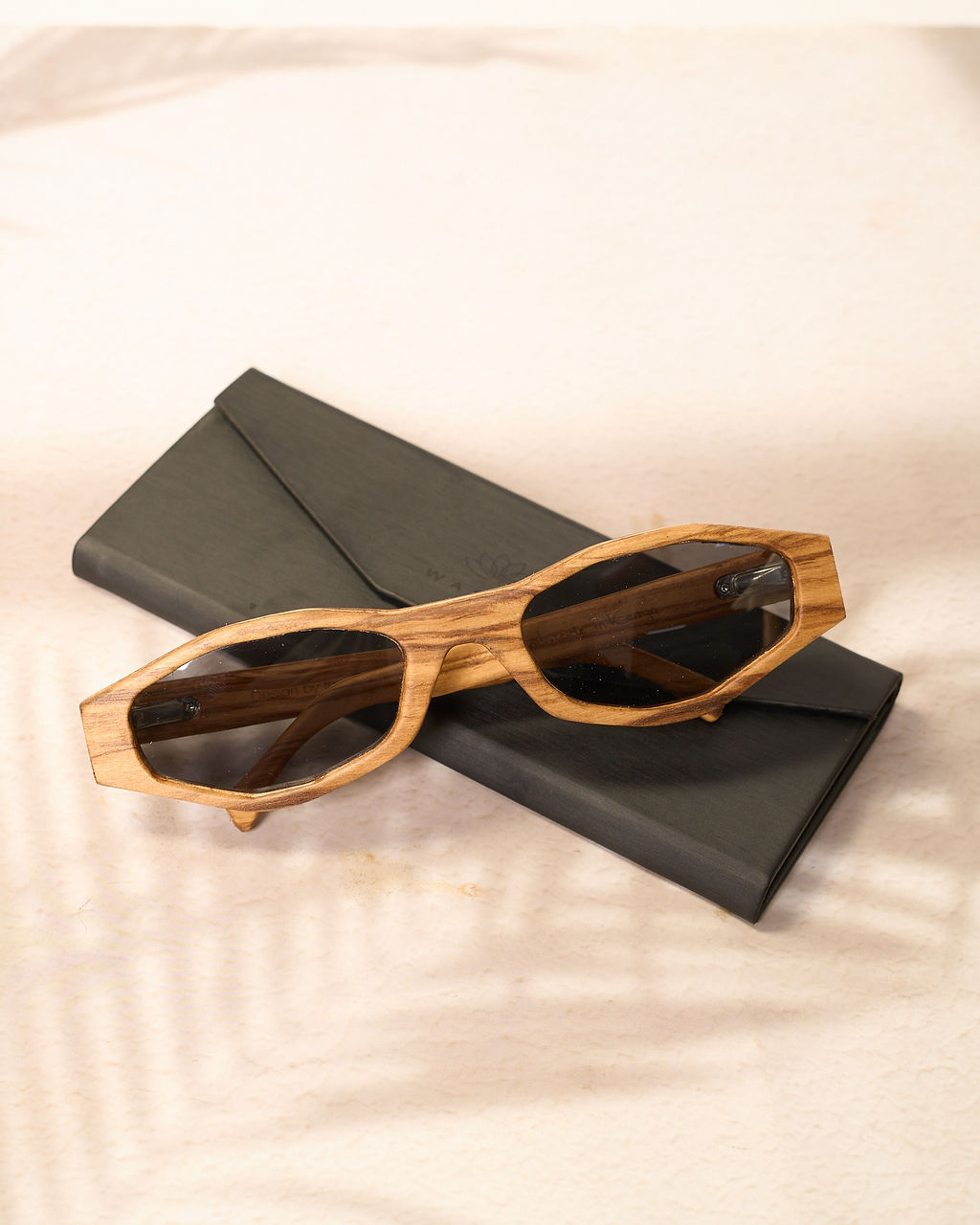 Waridi Almasi Wooden Sunglasses