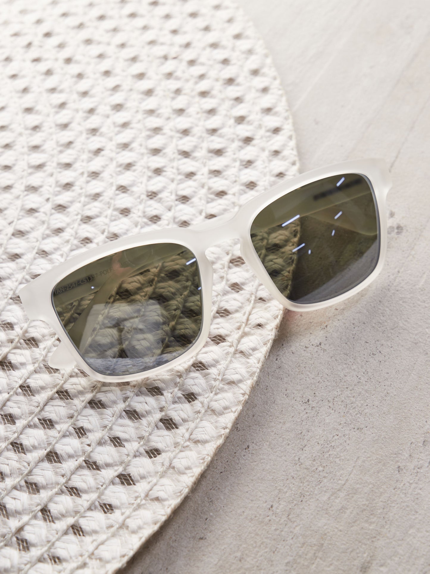 Waridi Eyewear Unisex Lily Sunglasses - White