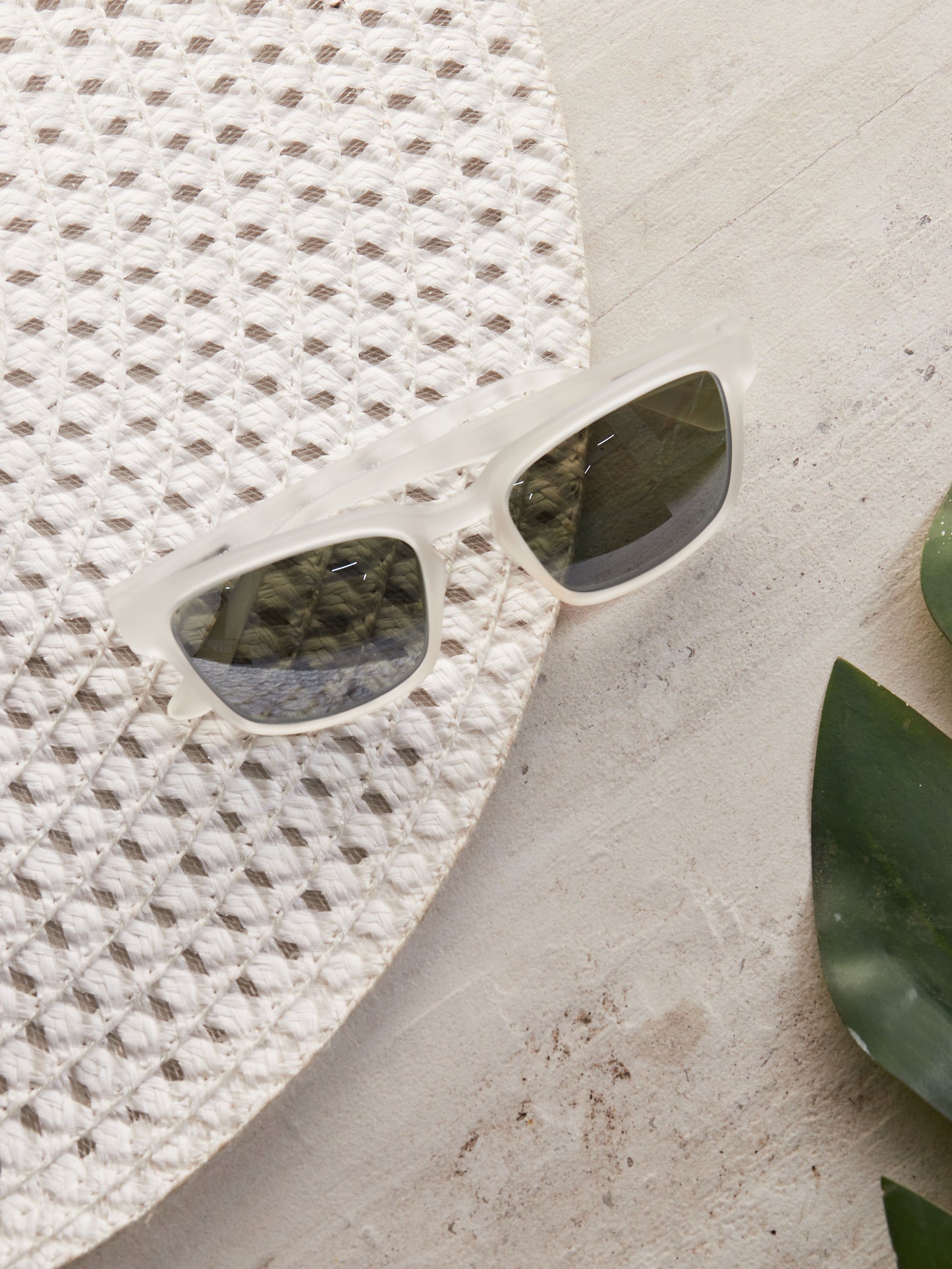 Waridi Eyewear Unisex Lily Sunglasses - White