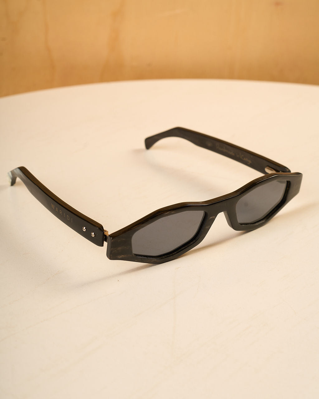 Waridi Almasi cowhorn Sunglasses - Dark color