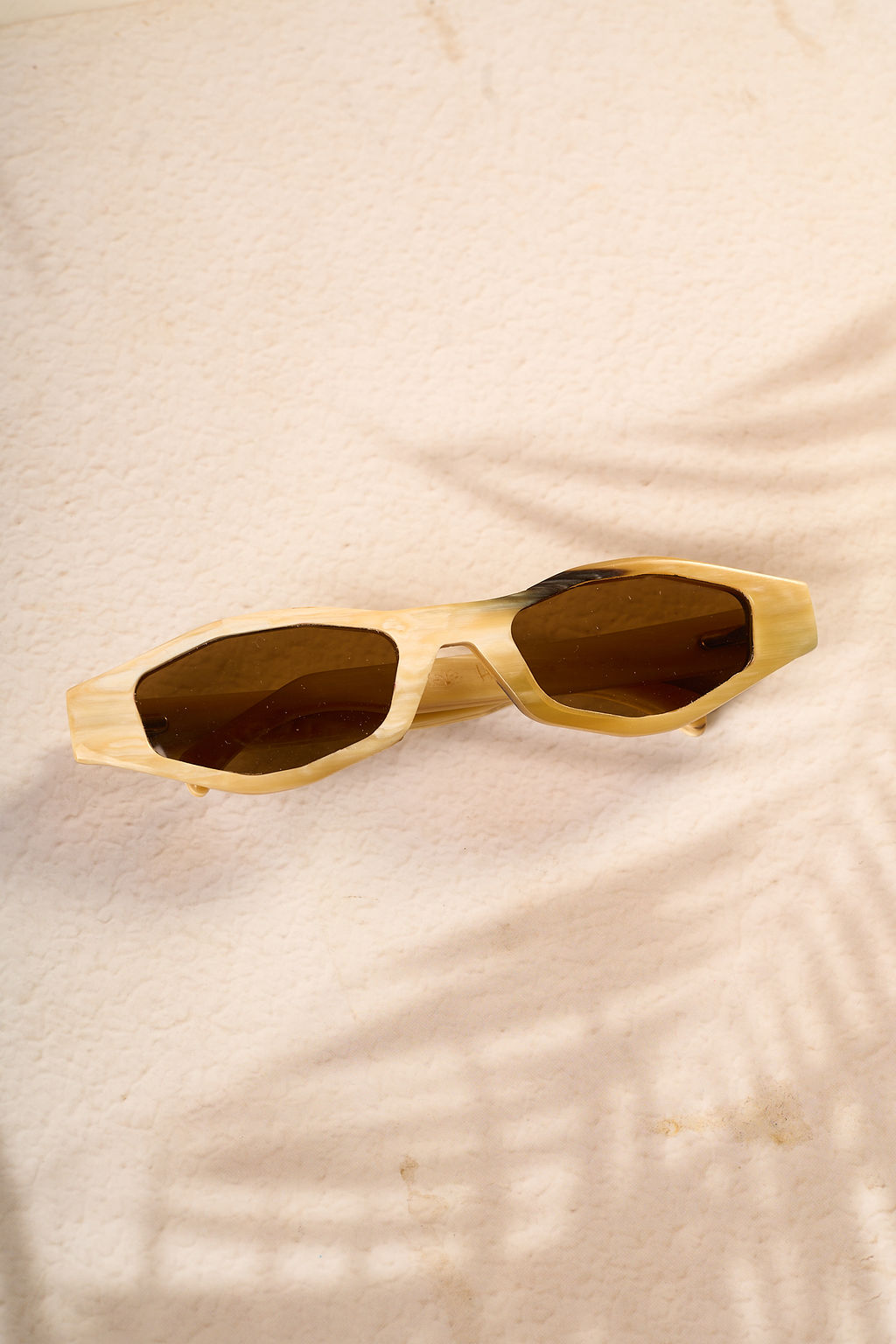 Waridi Almasi cowhorn Sunglasses - Light color