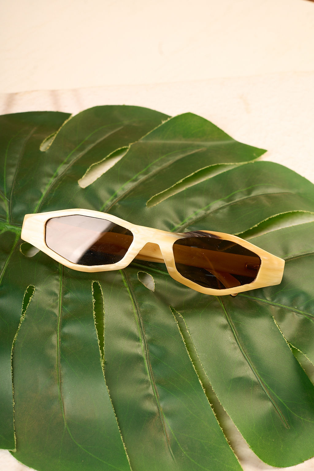 Waridi Almasi cowhorn Sunglasses - Light color
