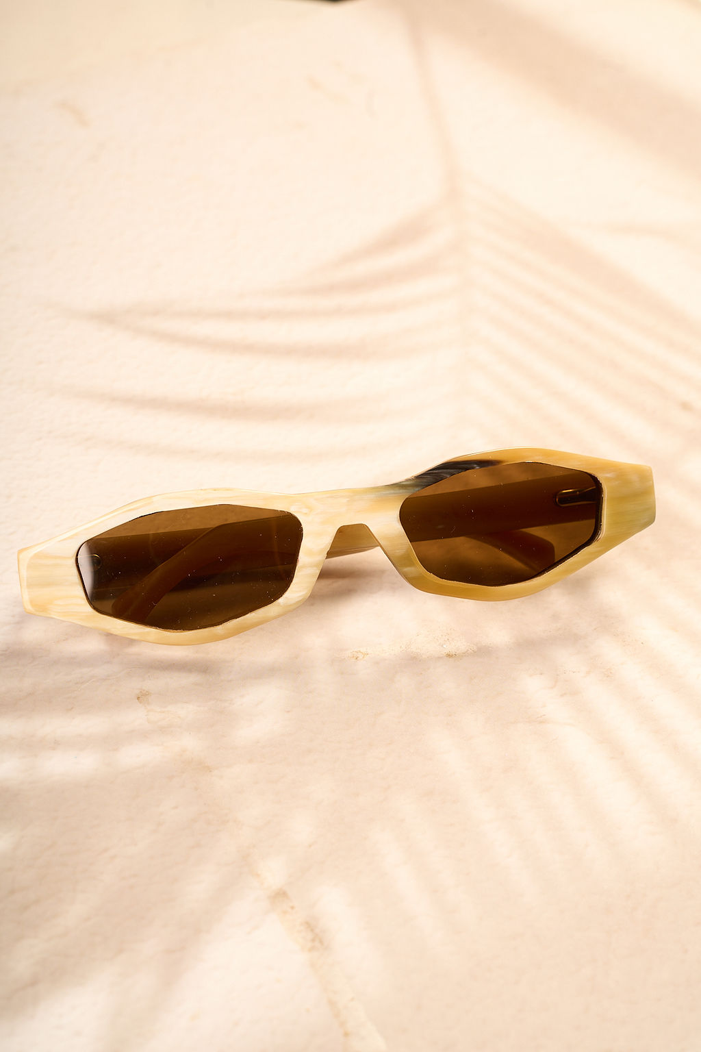 Waridi Almasi cowhorn Sunglasses - Light color