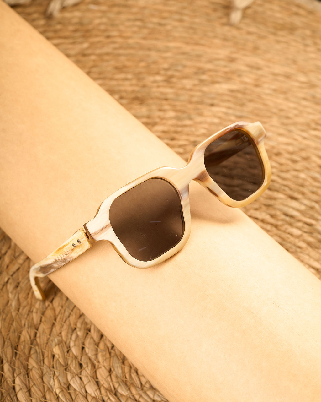 Waridi Mstatili cowhorn Sunglasses-Light Color